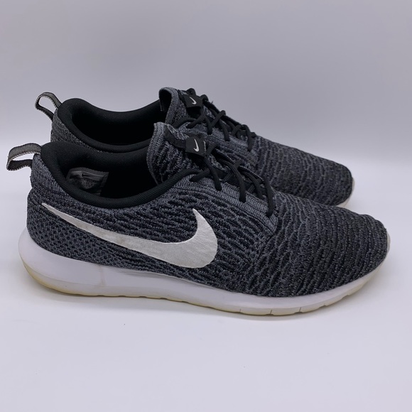 nike roshe run flyknit black